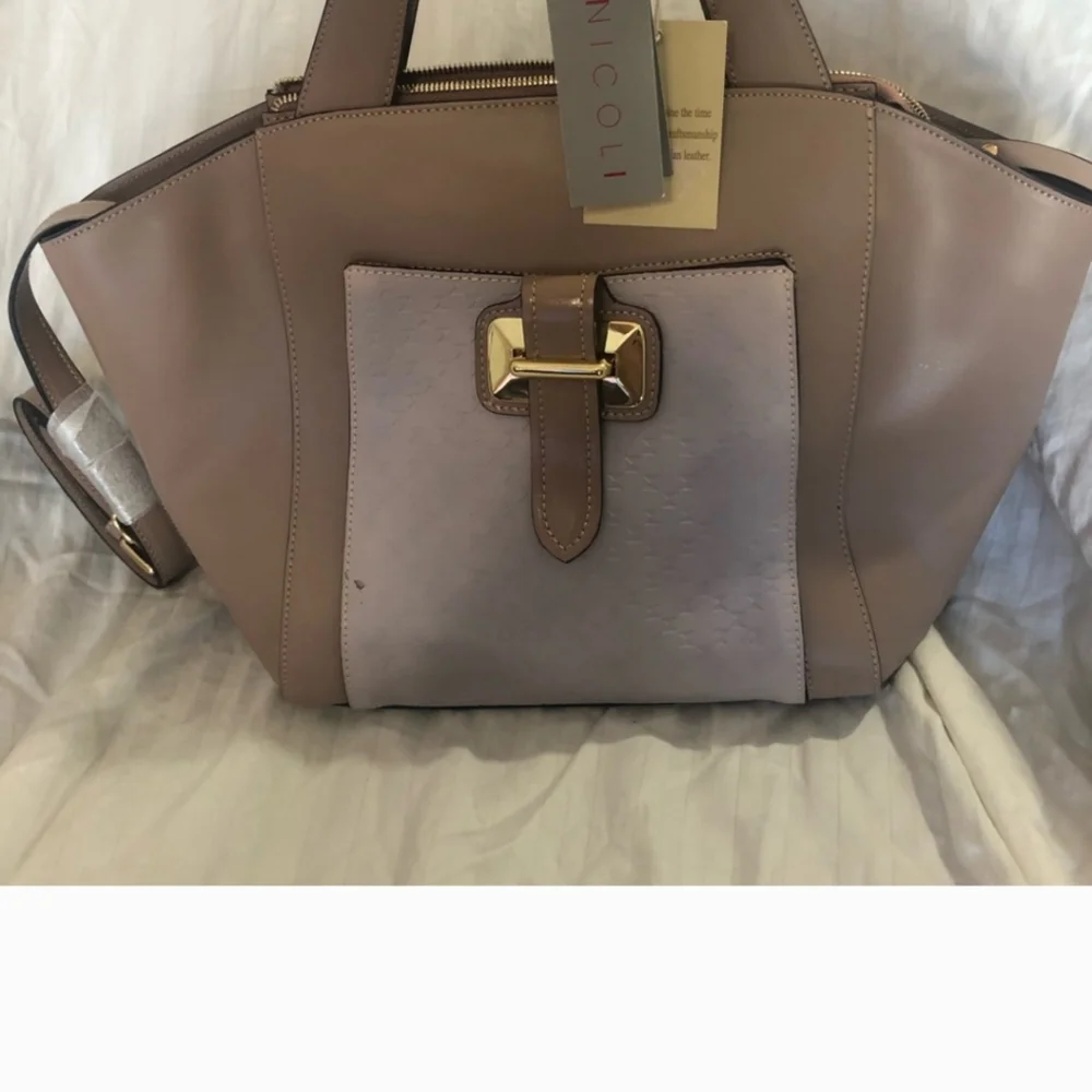 Nicole leather purse 👛